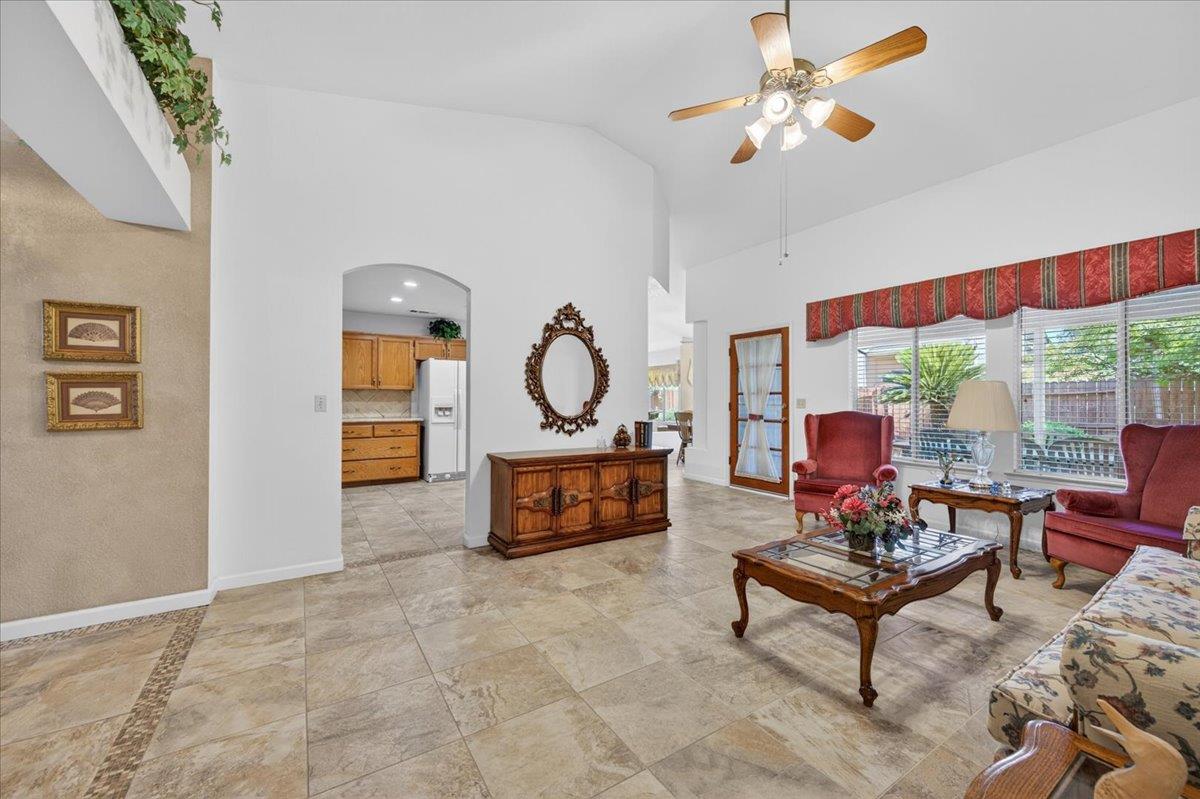 1275 Chennault Ave, Clovis, CA 93611