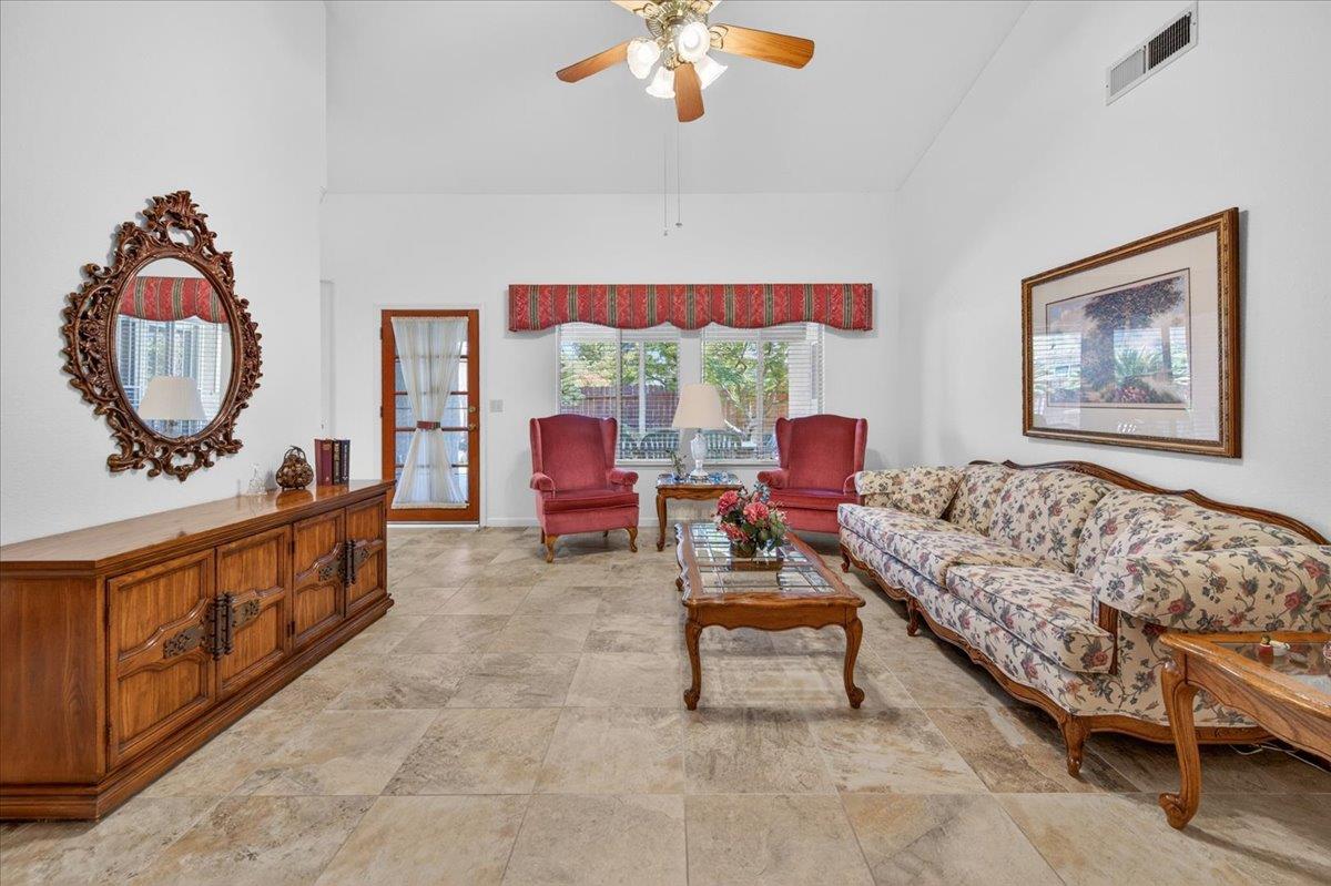 1275 Chennault Ave, Clovis, CA 93611