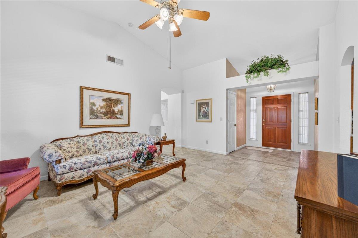 1275 Chennault Ave, Clovis, CA 93611