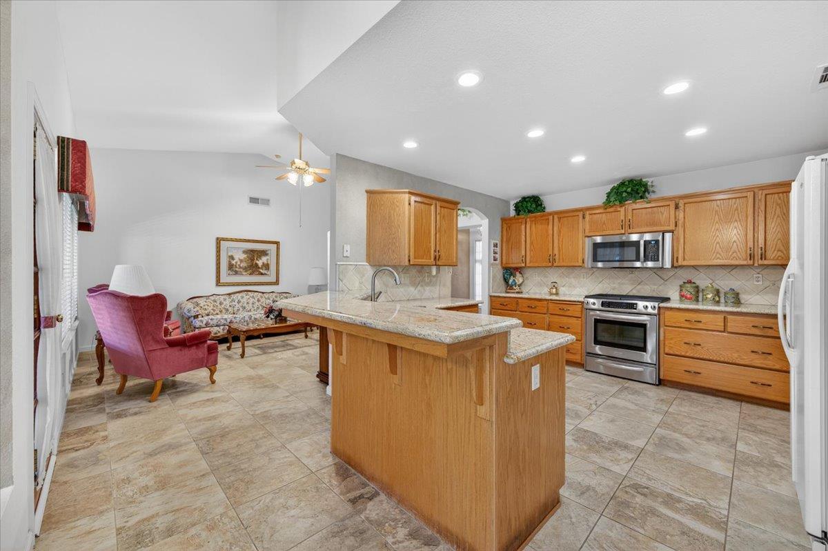 1275 Chennault Ave, Clovis, CA 93611