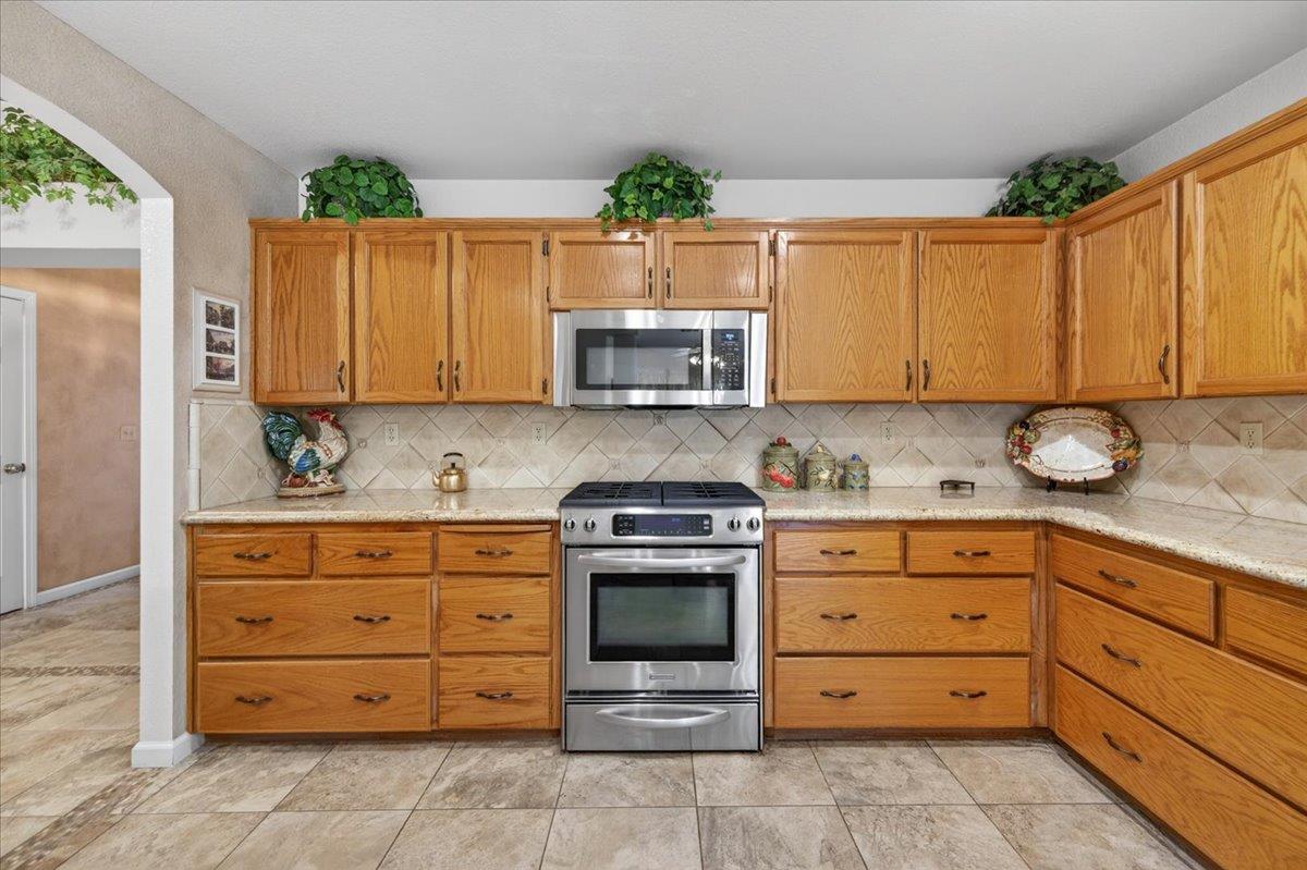 1275 Chennault Ave, Clovis, CA 93611