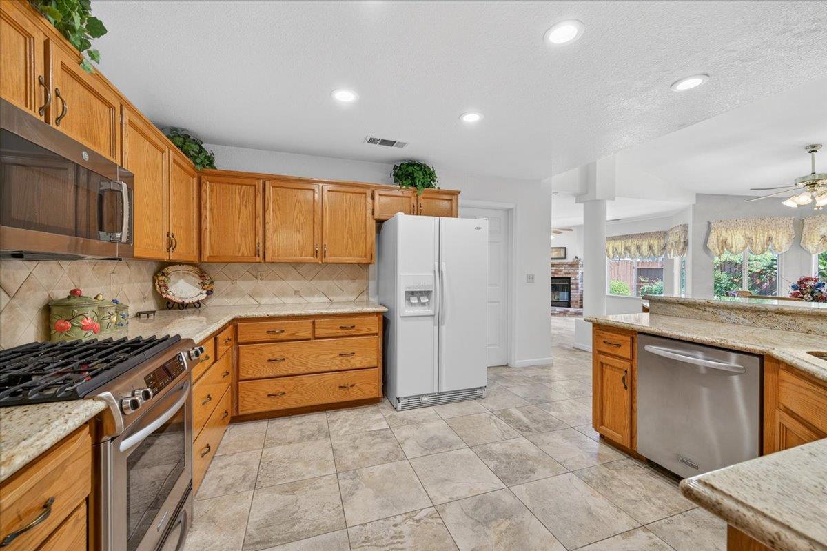 1275 Chennault Ave, Clovis, CA 93611