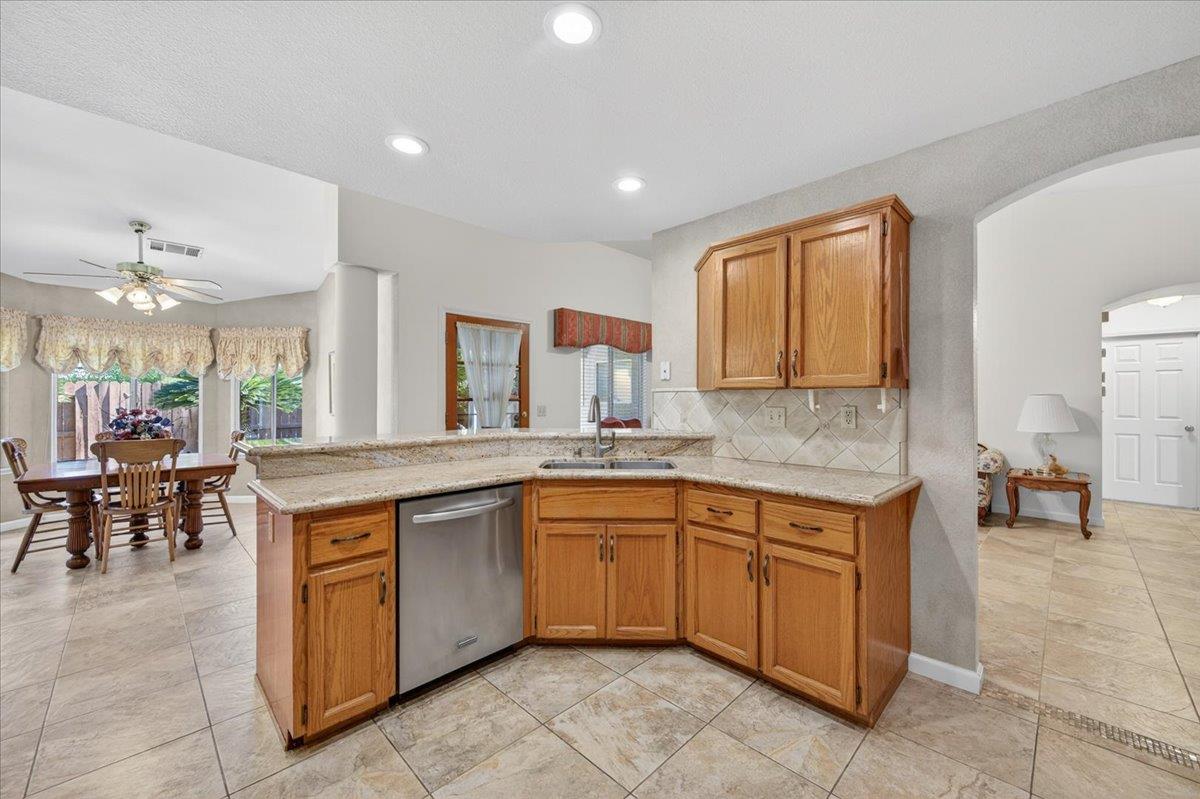 1275 Chennault Ave, Clovis, CA 93611