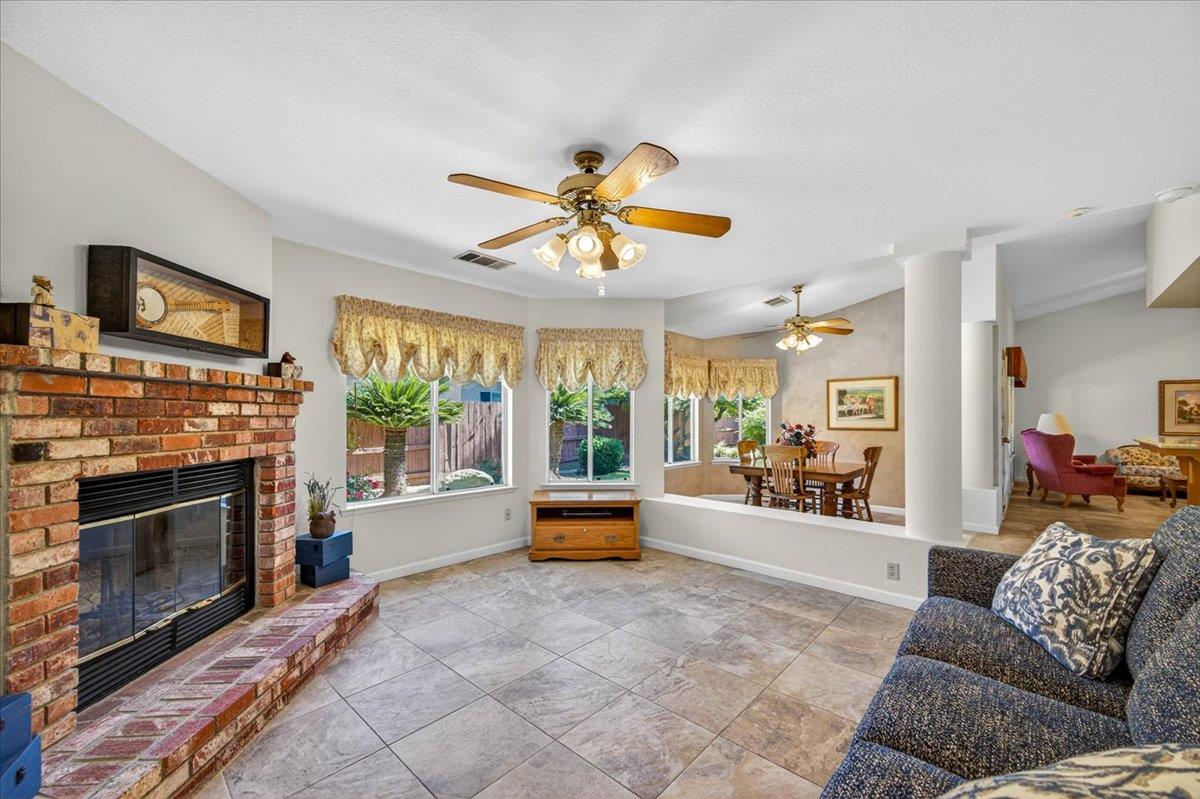 1275 Chennault Ave, Clovis, CA 93611