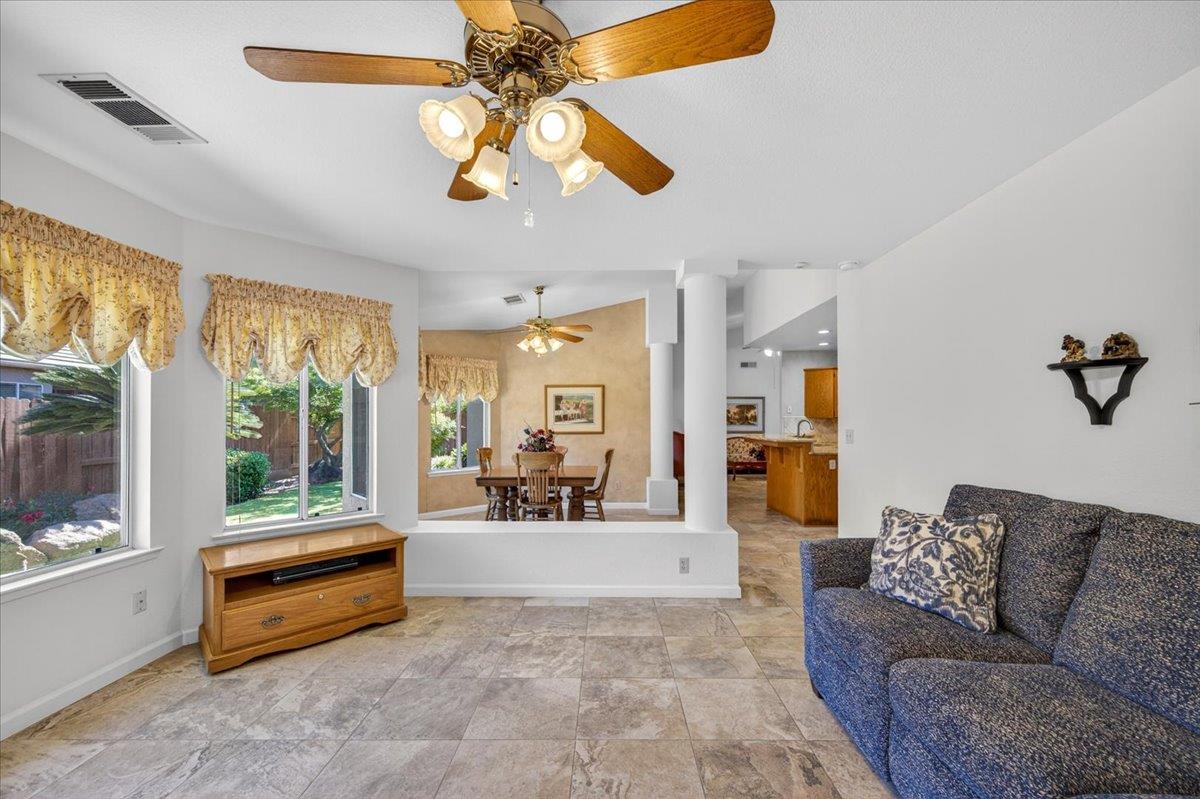 1275 Chennault Ave, Clovis, CA 93611