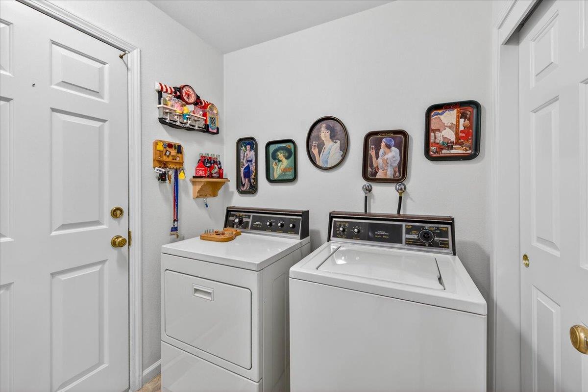 1275 Chennault Ave, Clovis, CA 93611