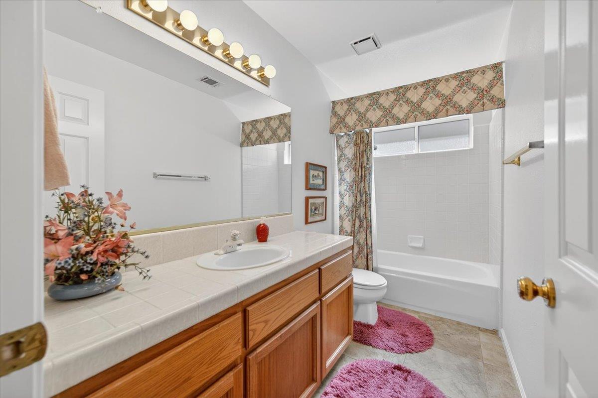 1275 Chennault Ave, Clovis, CA 93611