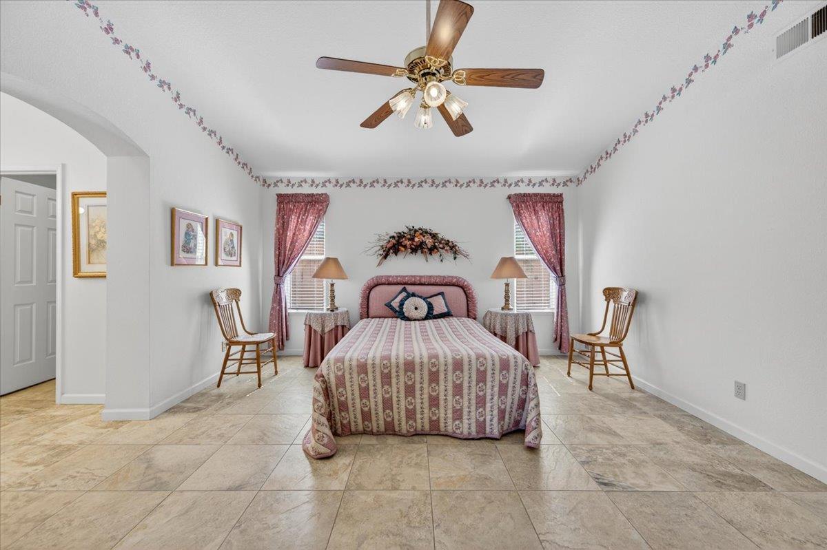 1275 Chennault Ave, Clovis, CA 93611