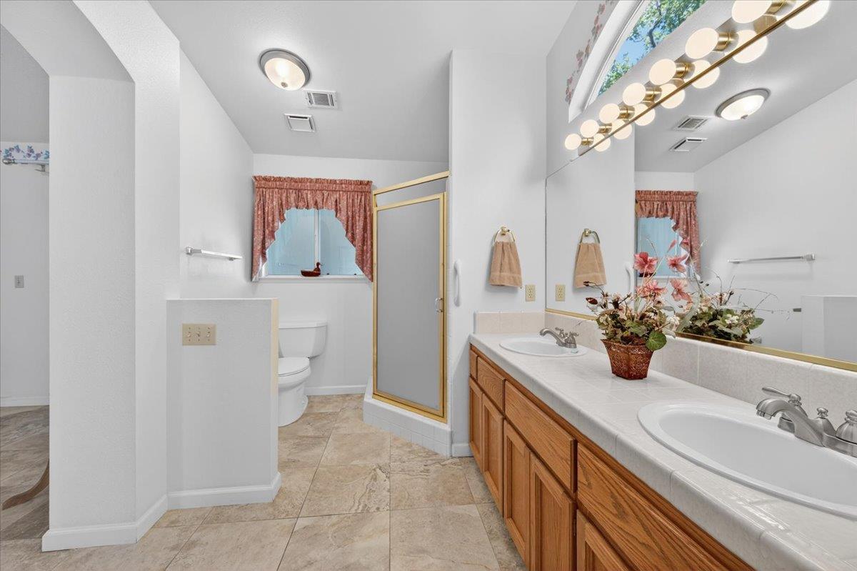1275 Chennault Ave, Clovis, CA 93611
