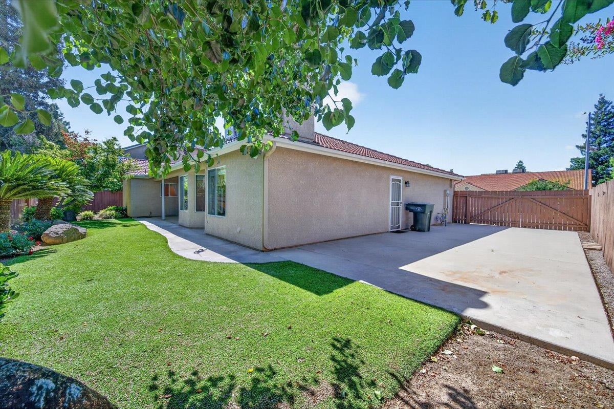 1275 Chennault Ave, Clovis, CA 93611