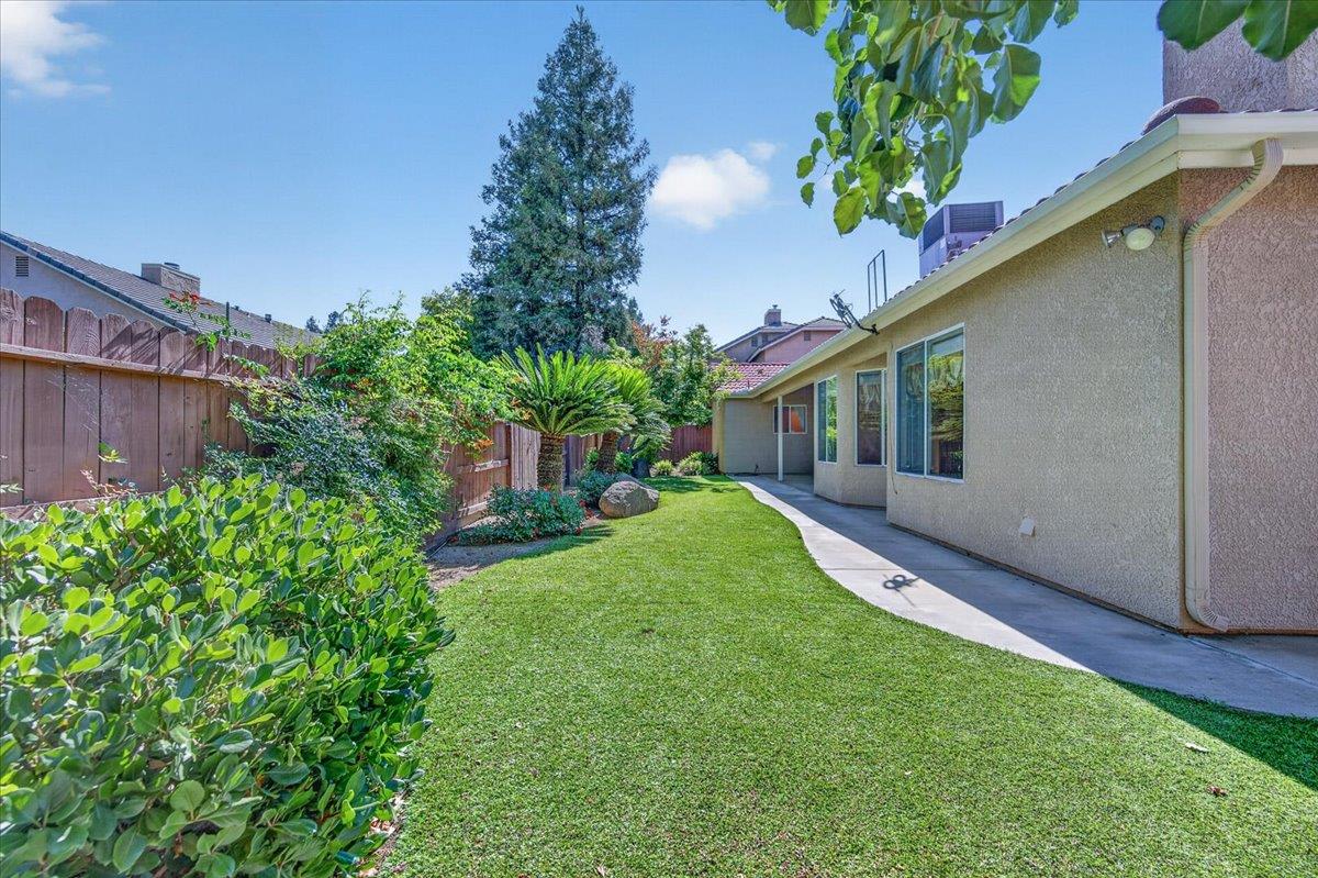 1275 Chennault Ave, Clovis, CA 93611