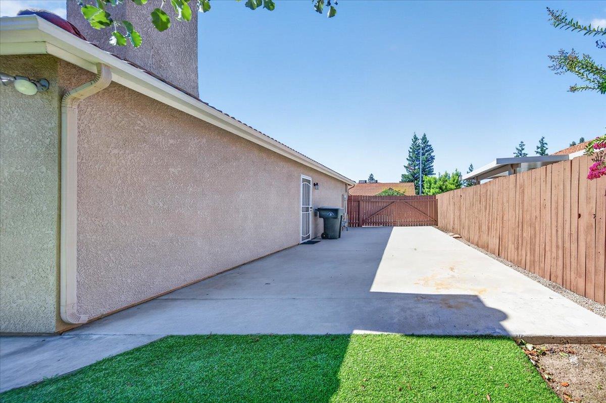 1275 Chennault Ave, Clovis, CA 93611