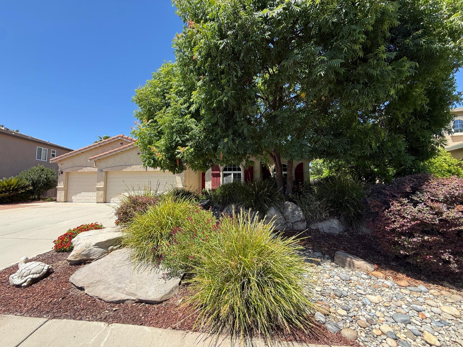 9190 Hunters Creek Way, Chowchilla, CA 93610
