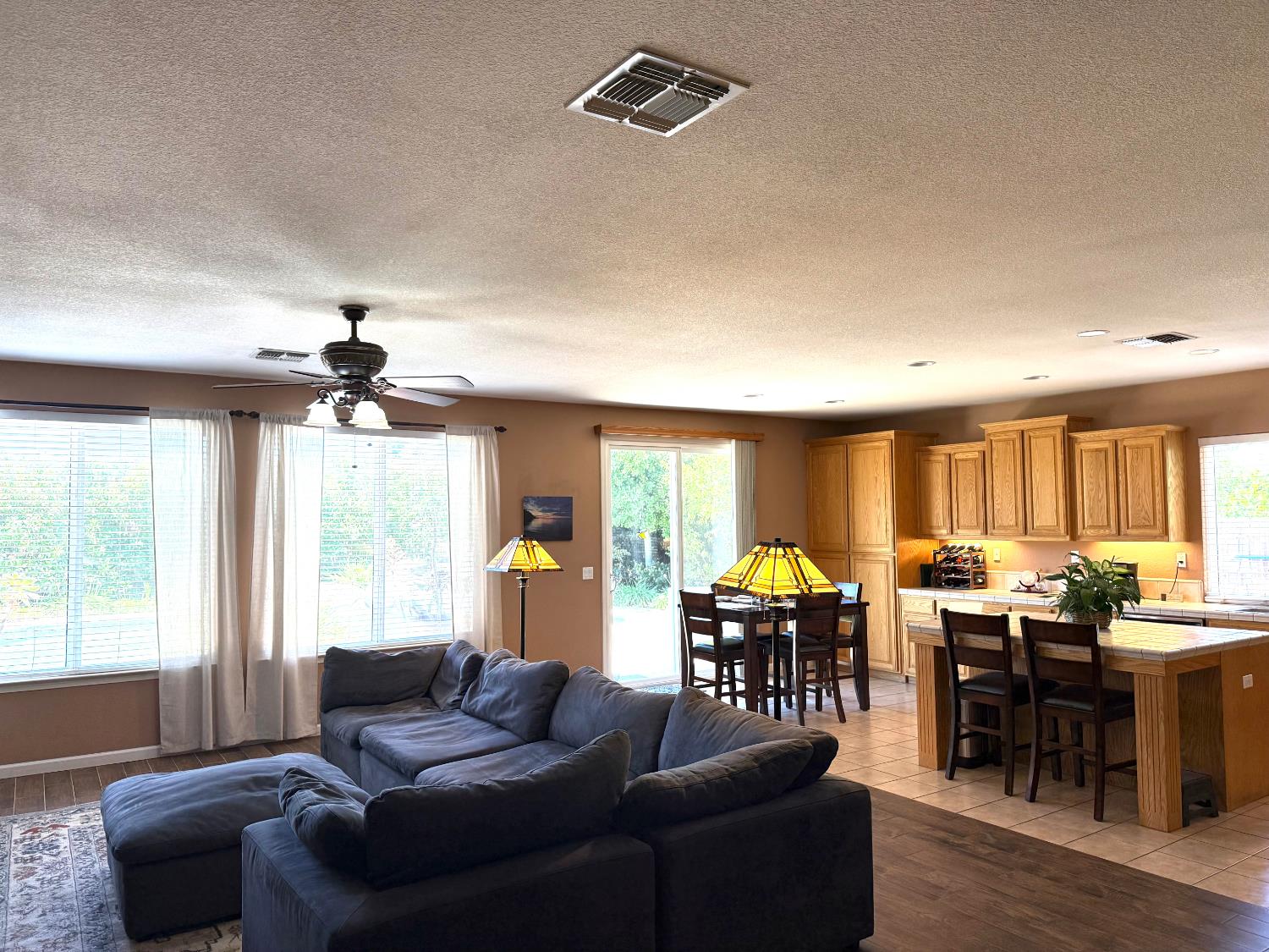 9190 Hunters Creek Way, Chowchilla, CA 93610