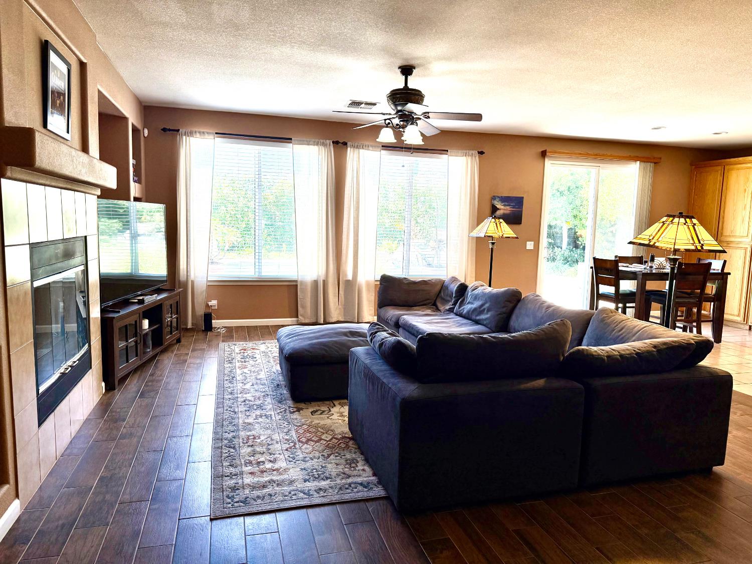 9190 Hunters Creek Way, Chowchilla, CA 93610