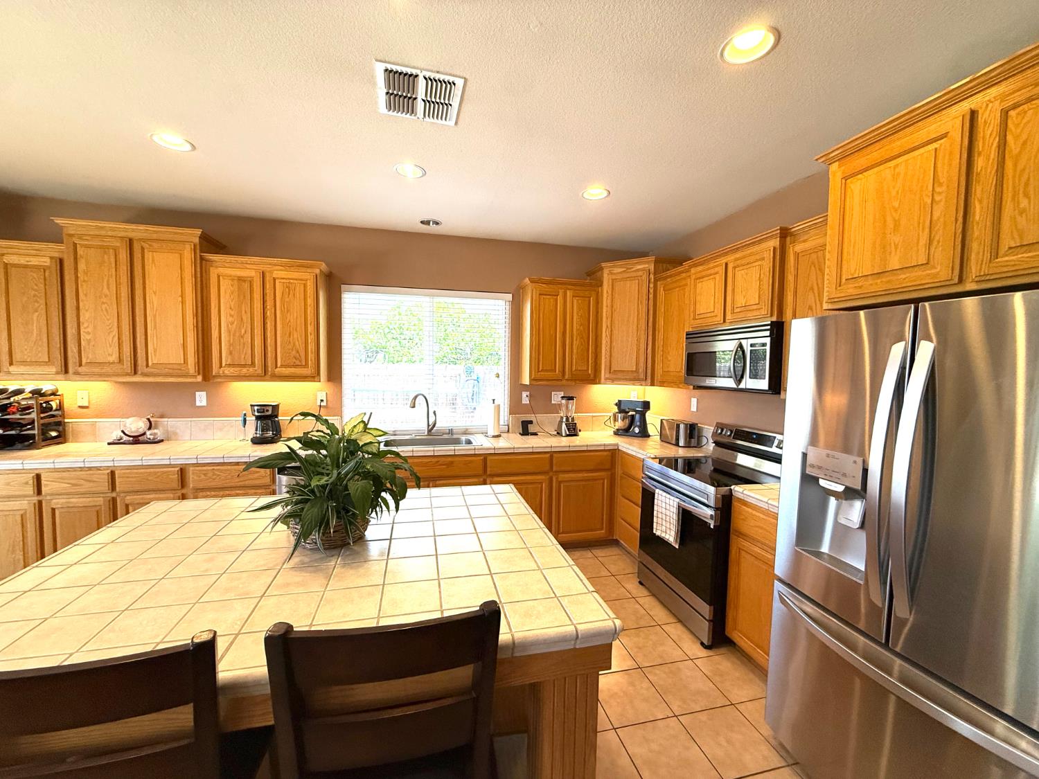 9190 Hunters Creek Way, Chowchilla, CA 93610