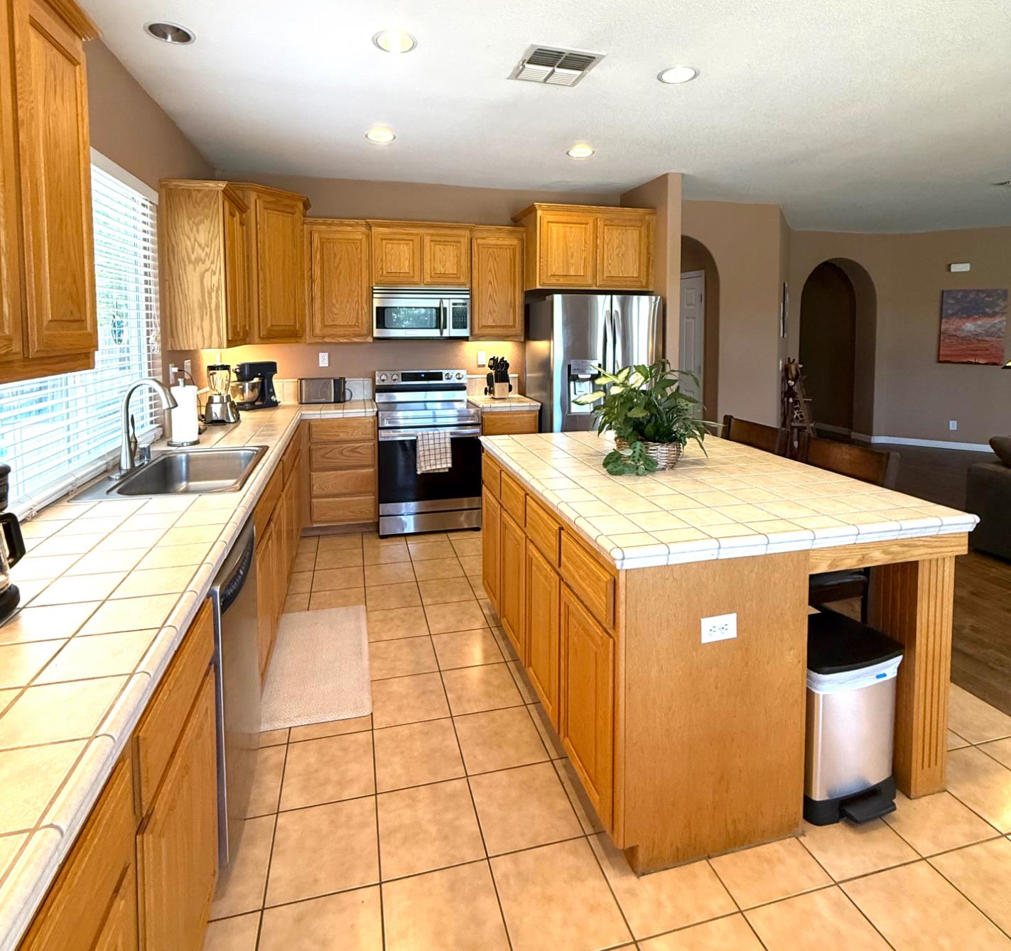 9190 Hunters Creek Way, Chowchilla, CA 93610