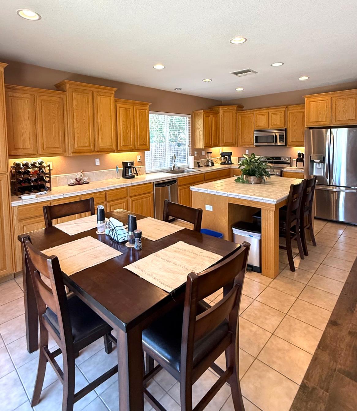9190 Hunters Creek Way, Chowchilla, CA 93610