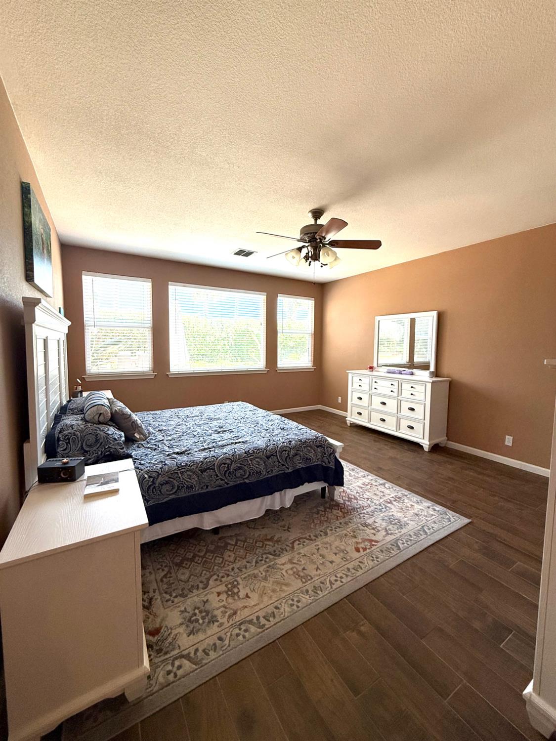 9190 Hunters Creek Way, Chowchilla, CA 93610