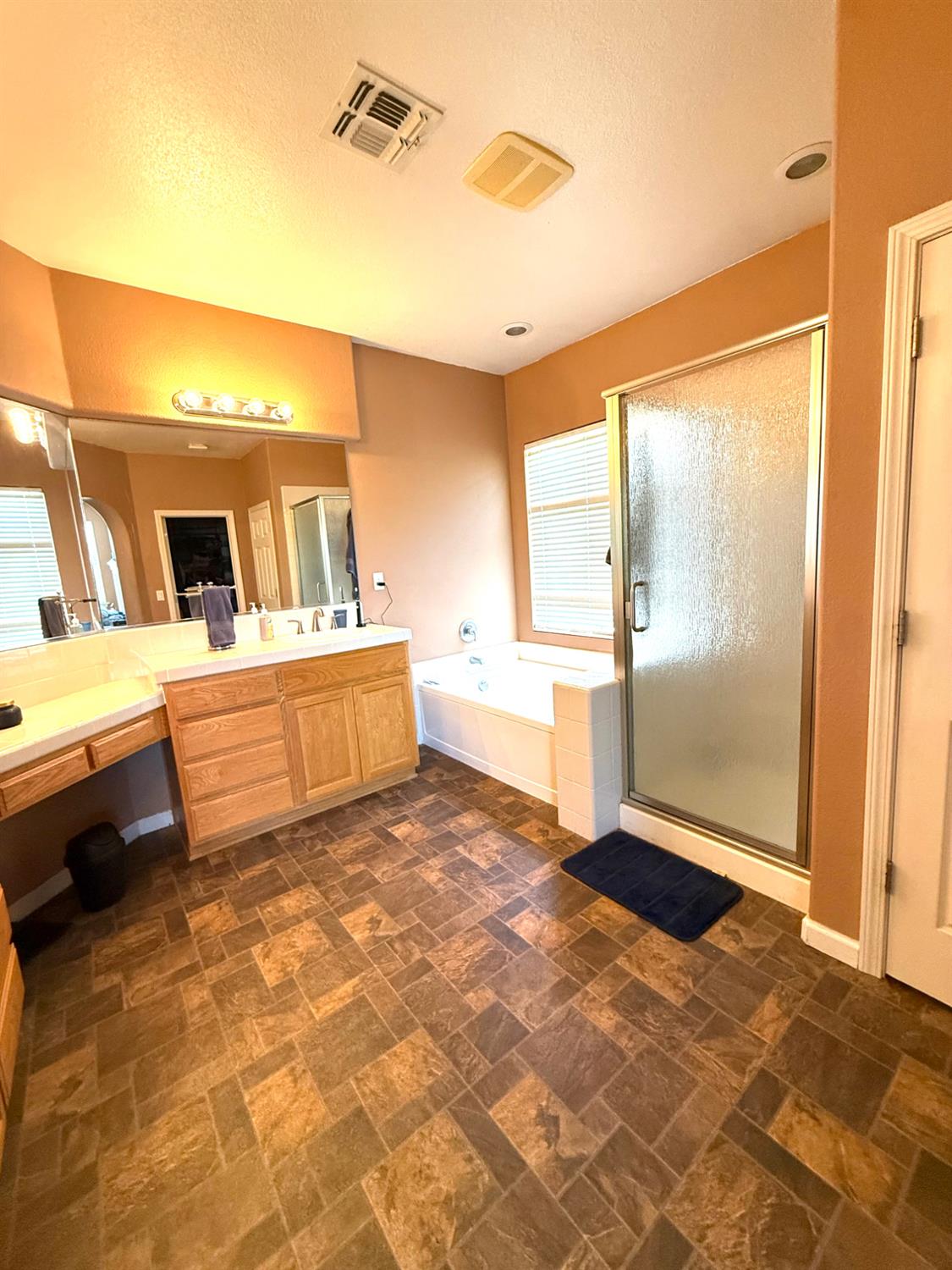 9190 Hunters Creek Way, Chowchilla, CA 93610