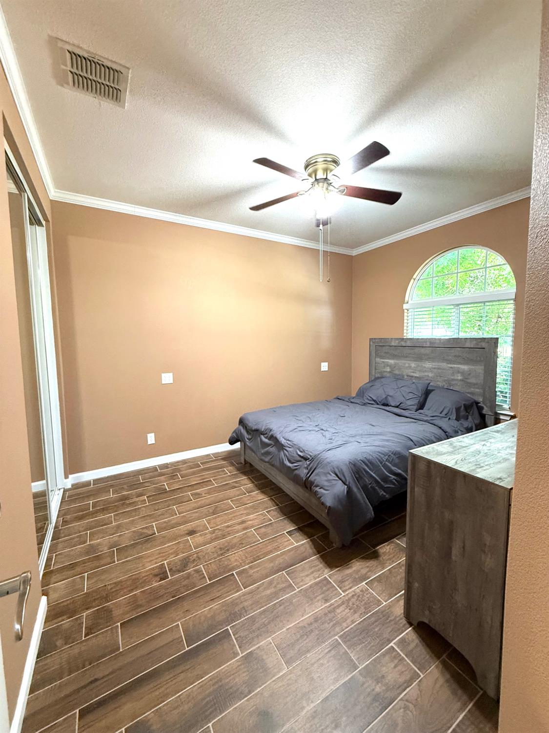 9190 Hunters Creek Way, Chowchilla, CA 93610