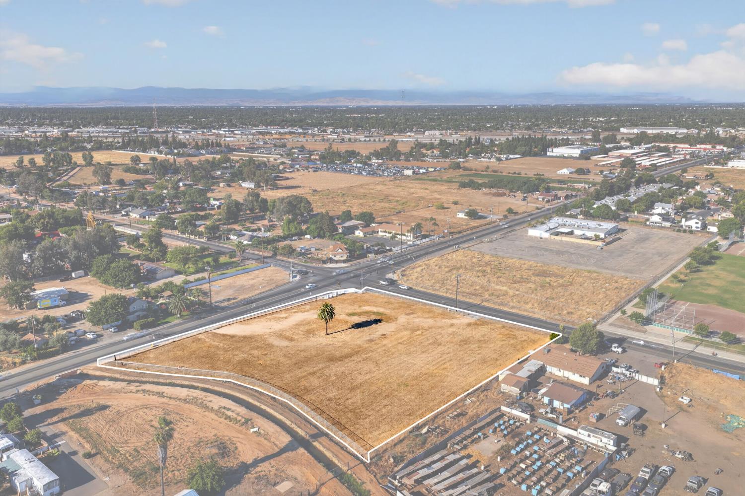 3433 W Clinton Ave, Fresno, CA 93722