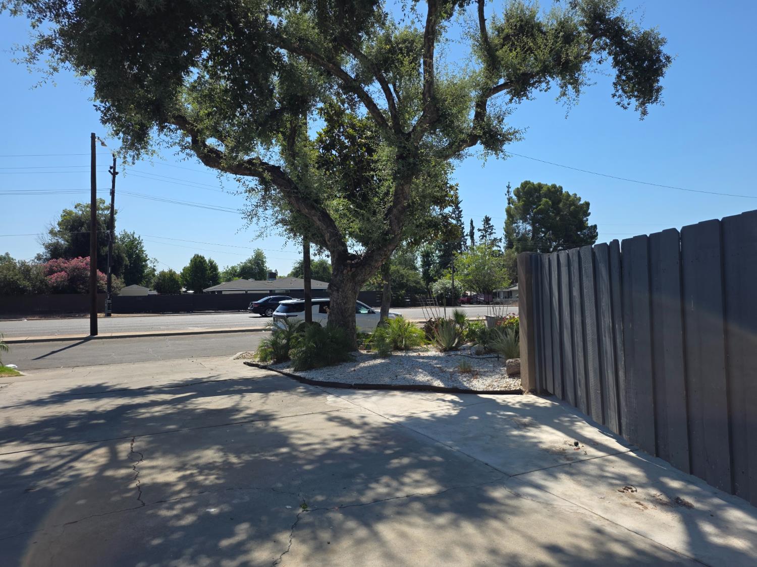 4857 N West Ave, Fresno, CA 93705