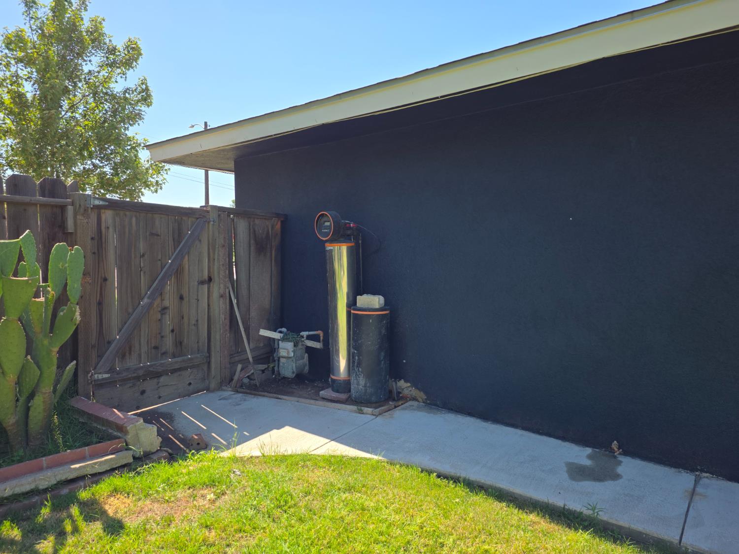 4857 N West Ave, Fresno, CA 93705