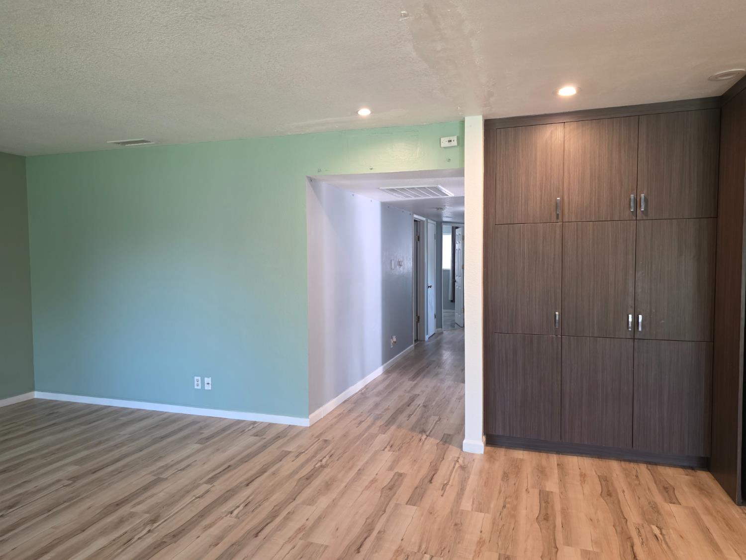 4857 N West Ave, Fresno, CA 93705
