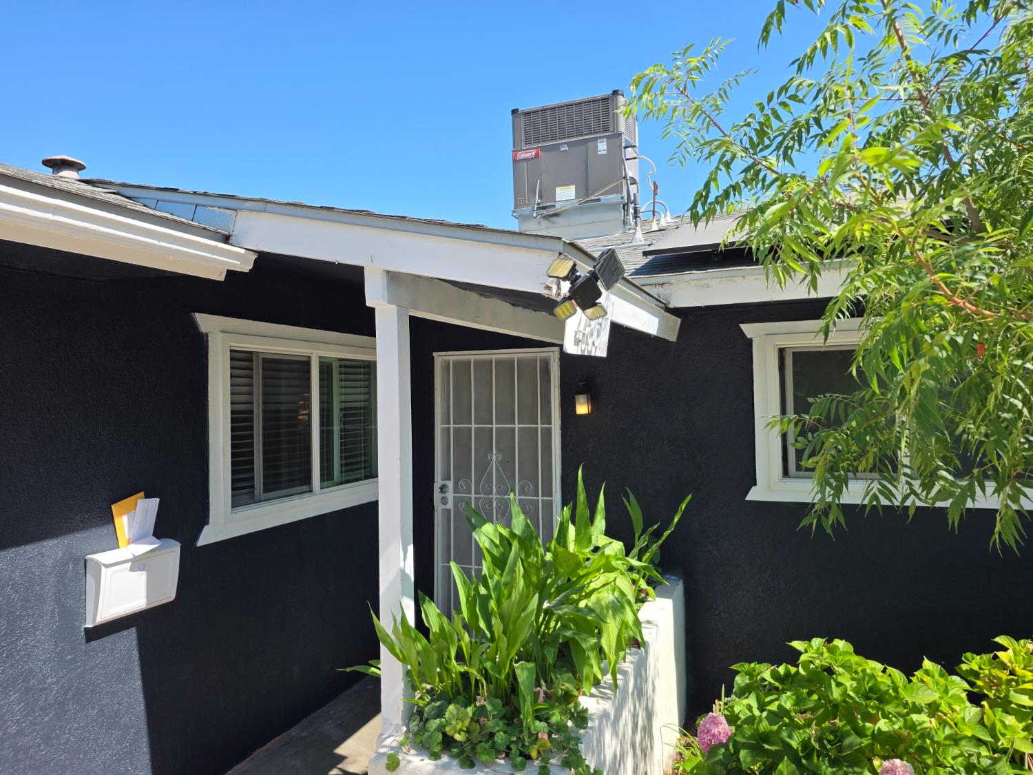 4857 N West Ave, Fresno, CA 93705