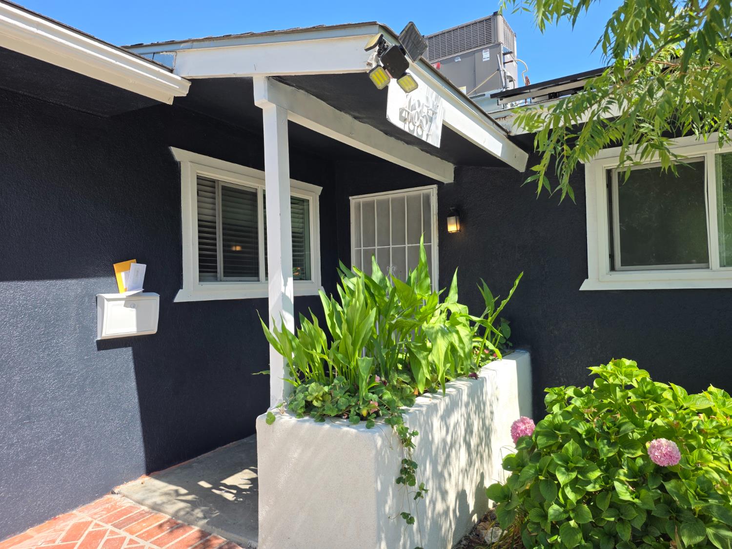 4857 N West Ave, Fresno, CA 93705
