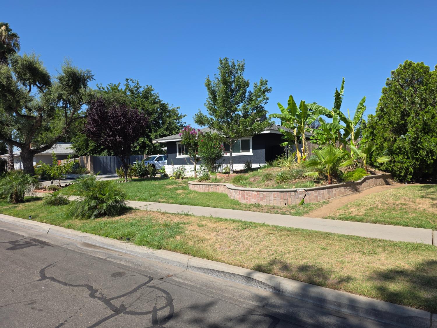 4857 N West Ave, Fresno, CA 93705