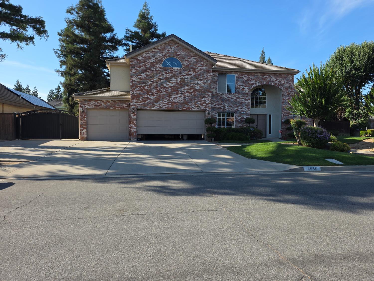4950 W Minarets Ave, Fresno, CA 93722