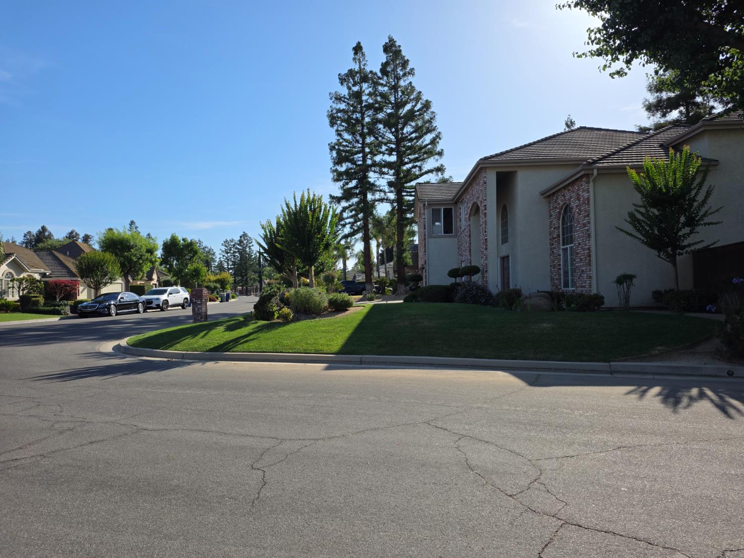 4950 W Minarets Ave, Fresno, CA 93722