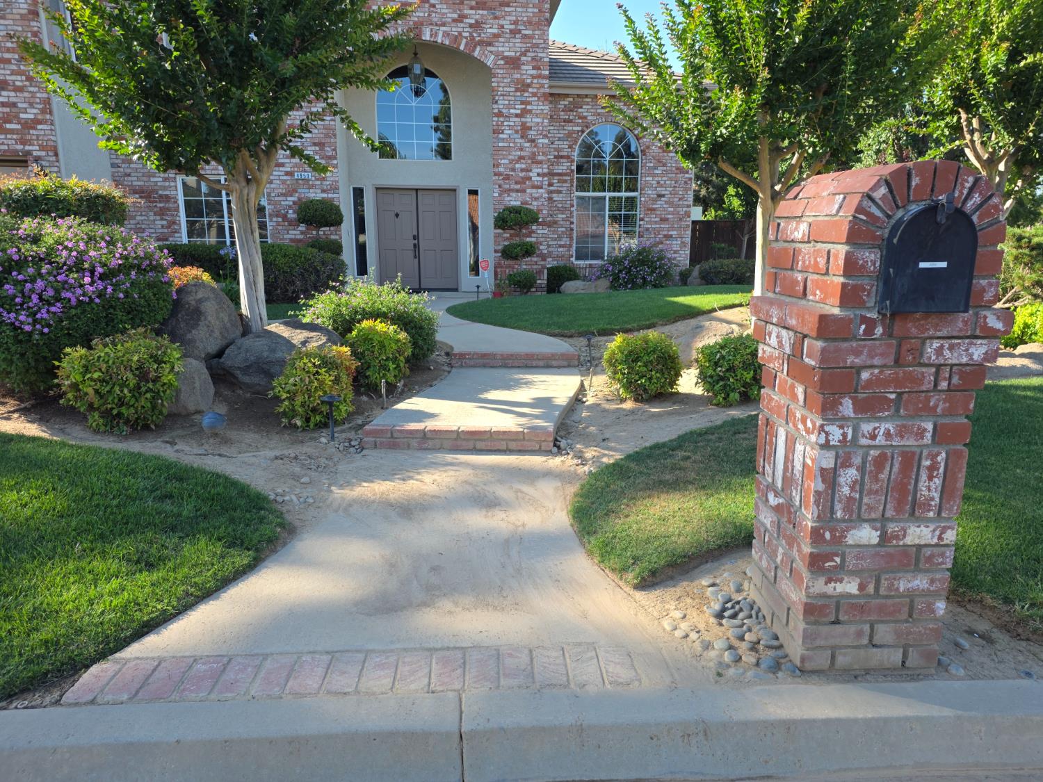 4950 W Minarets Ave, Fresno, CA 93722