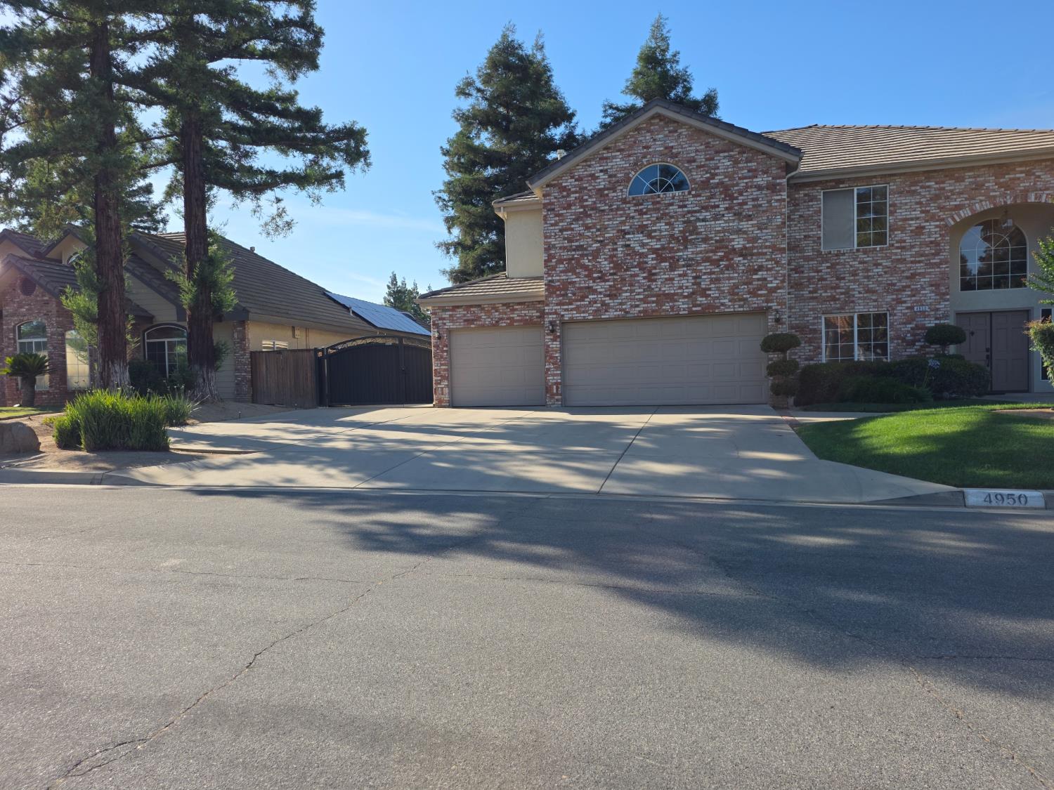 4950 W Minarets Ave, Fresno, CA 93722