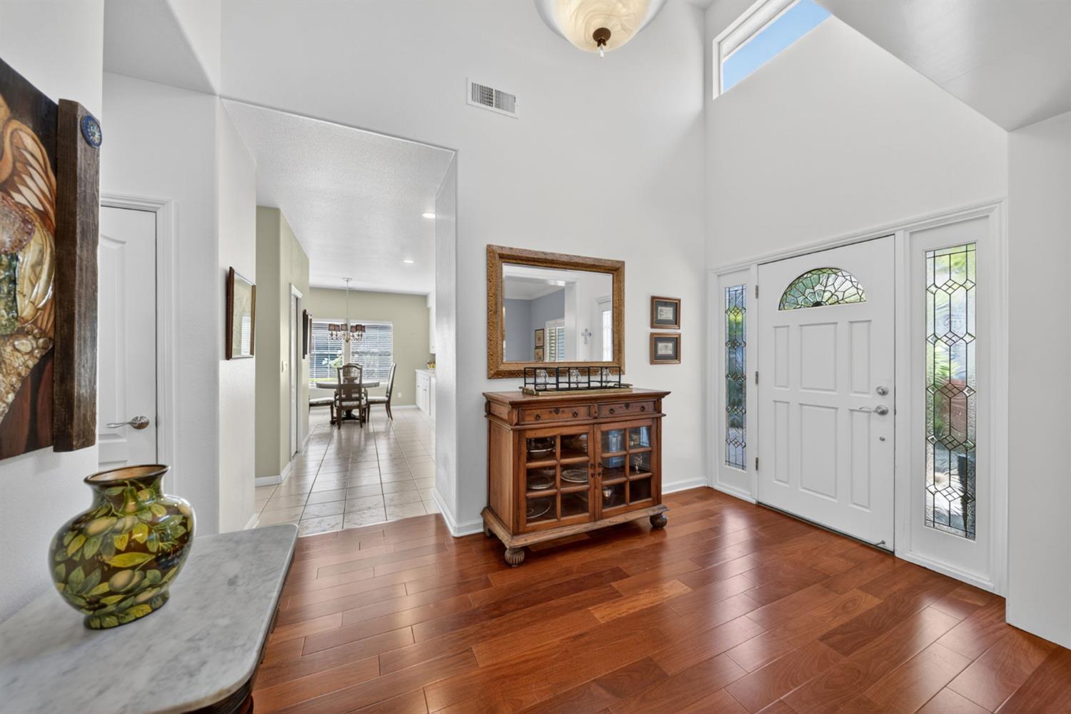 6652 N Seedlescombe Dr, Fresno, CA 93711