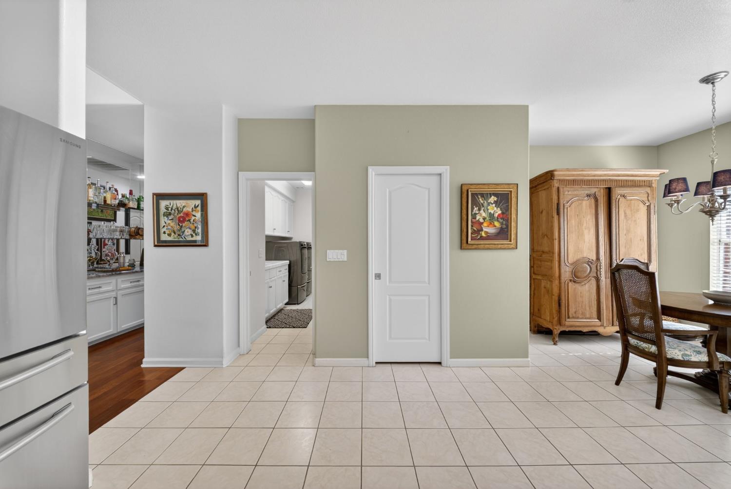 6652 N Seedlescombe Dr, Fresno, CA 93711