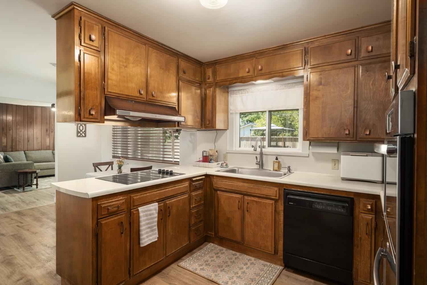 5492 N Ferger, Fresno, CA 93704