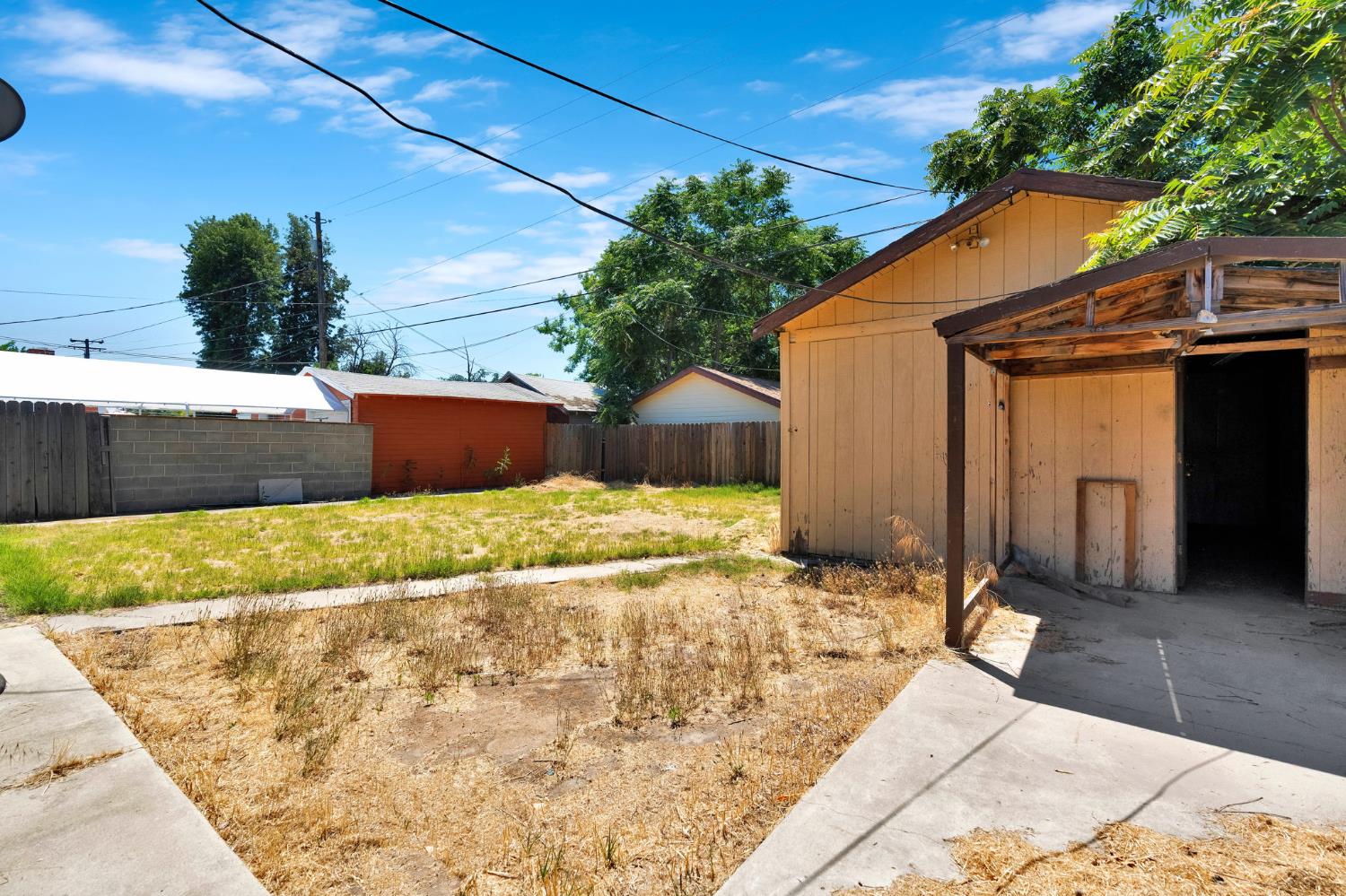 1519 N Wilson Ave, Fresno, CA 93728