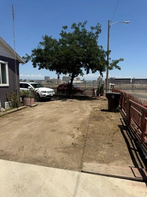561 S I St, Tulare, CA 93274