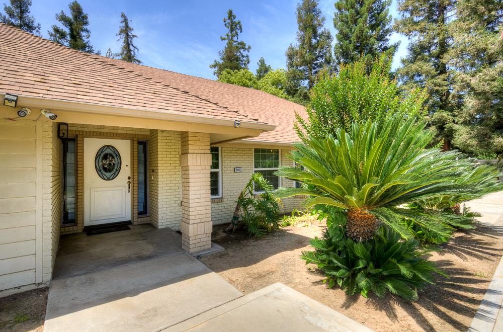 5612 Columbia Dr N, Fresno, CA 93727