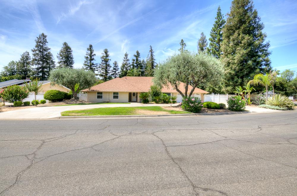 5612 Columbia Dr N, Fresno, CA 93727