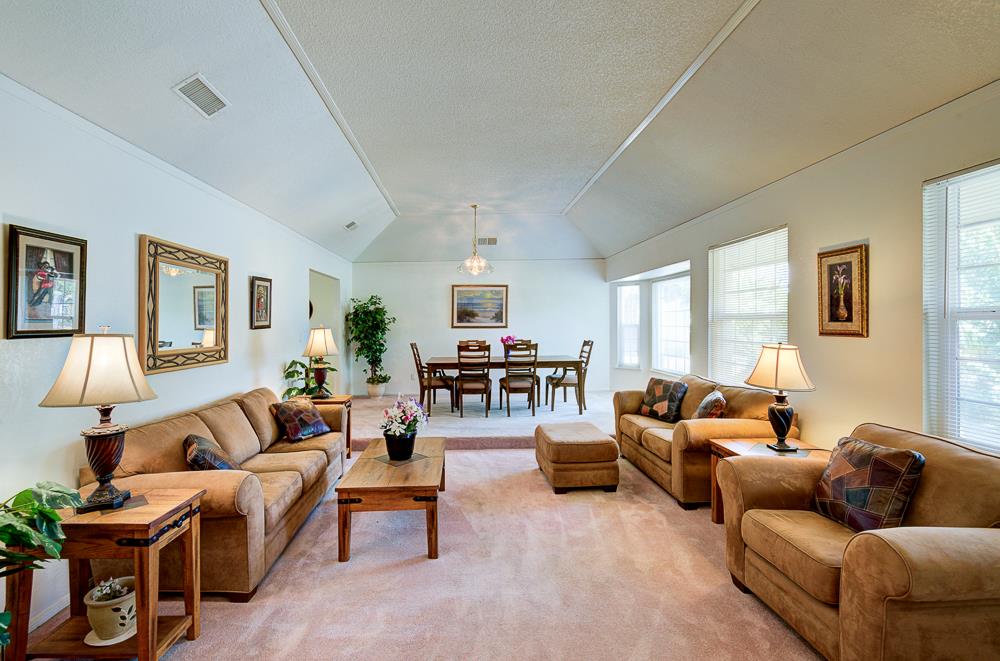 5612 Columbia Dr N, Fresno, CA 93727