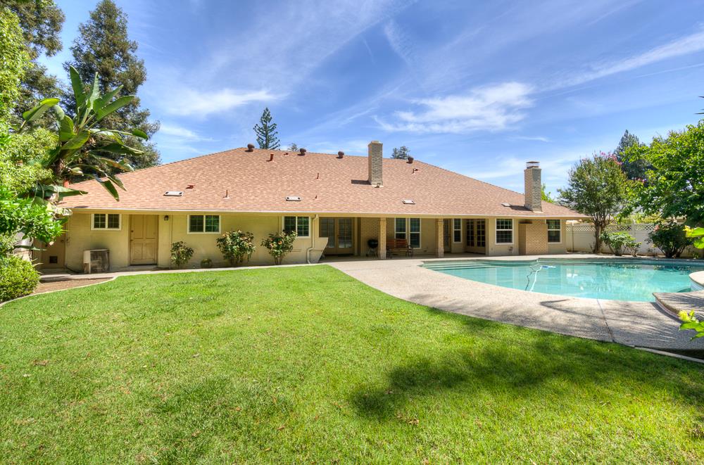 5612 Columbia Dr N, Fresno, CA 93727