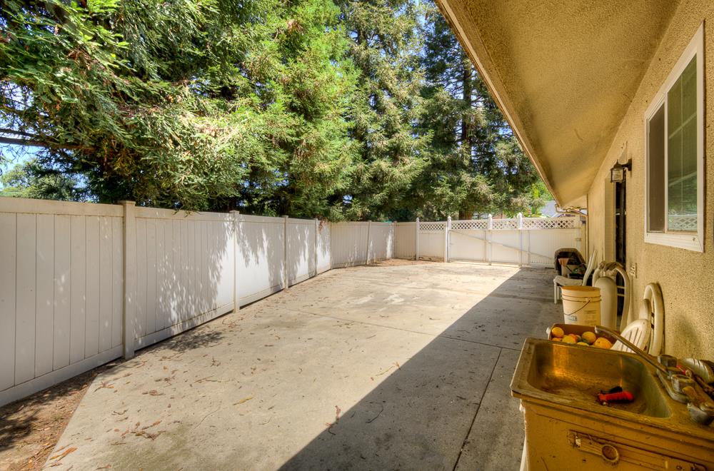 5612 Columbia Dr N, Fresno, CA 93727