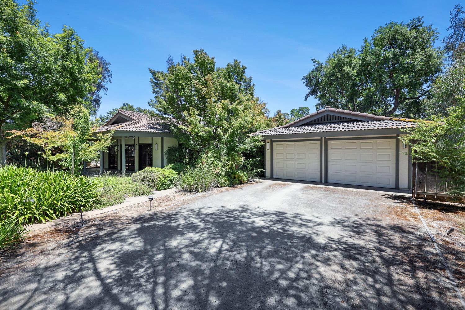 4550 N College Ave, Fresno, CA 93704