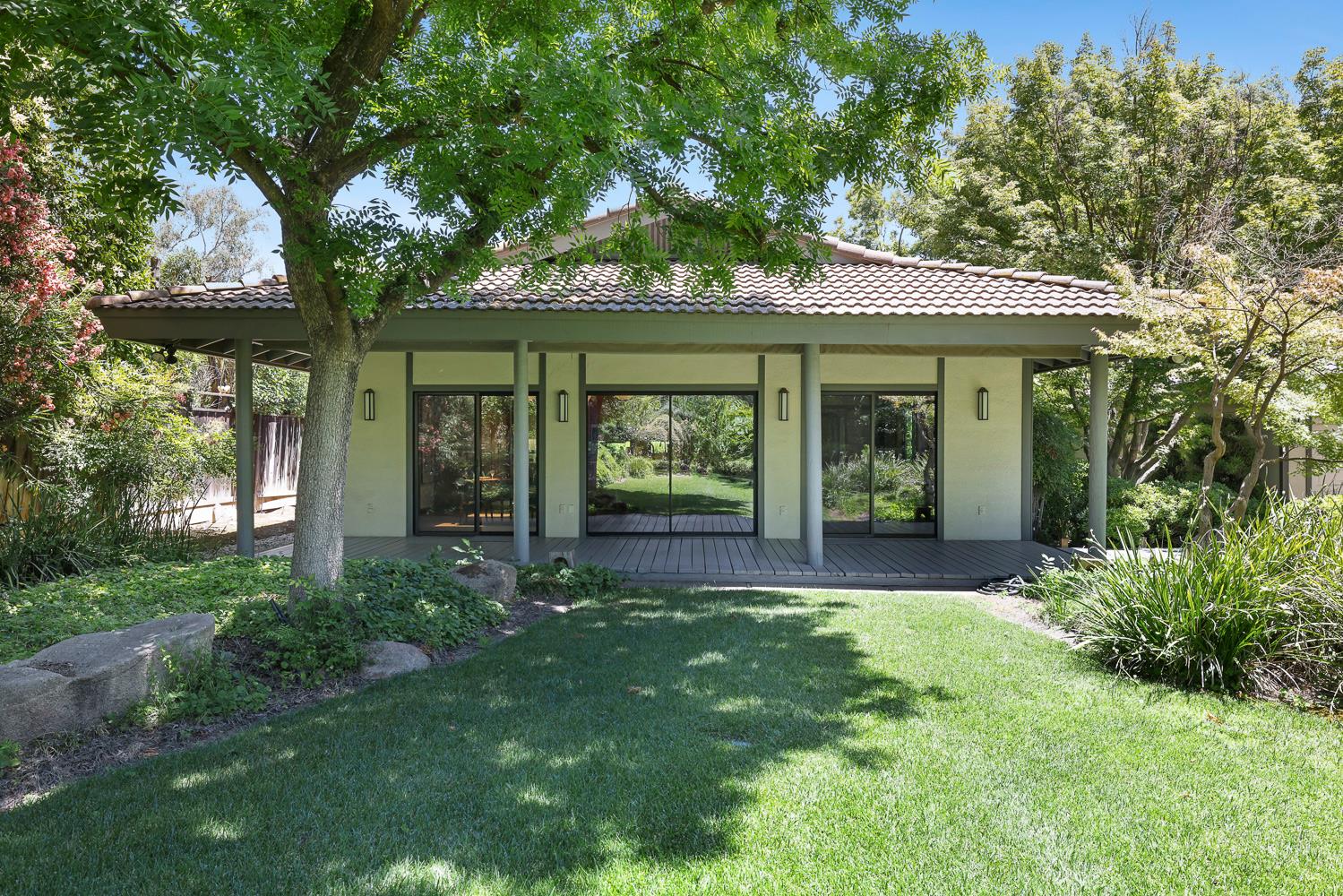 4550 N College Ave, Fresno, CA 93704