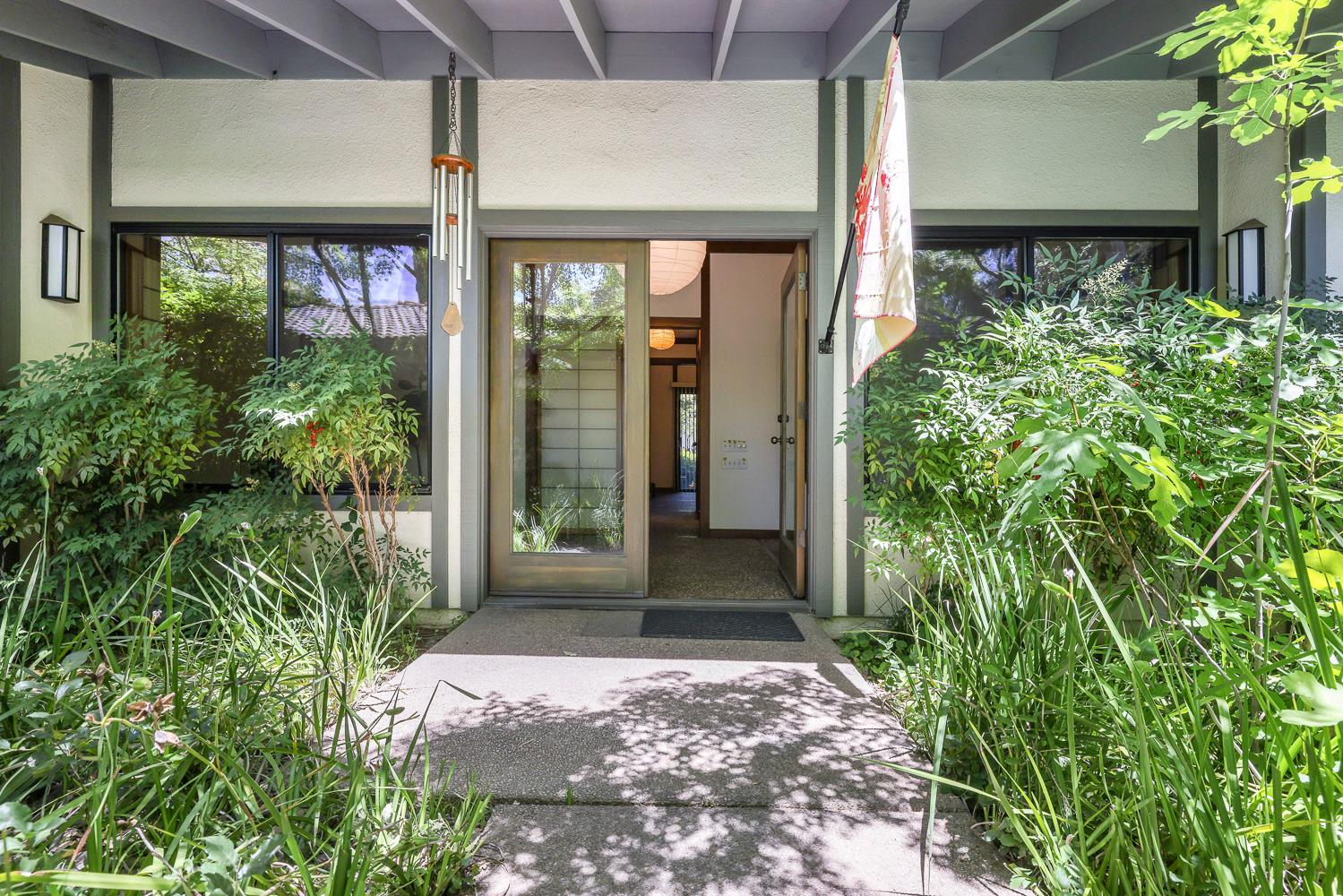 4550 N College Ave, Fresno, CA 93704