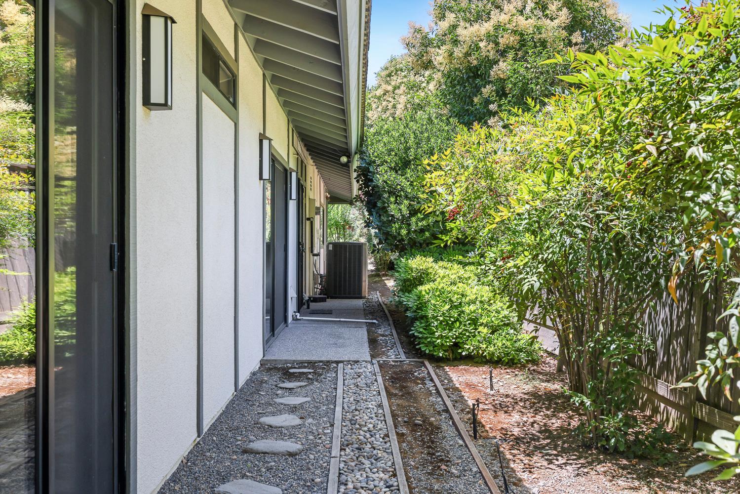 4550 N College Ave, Fresno, CA 93704